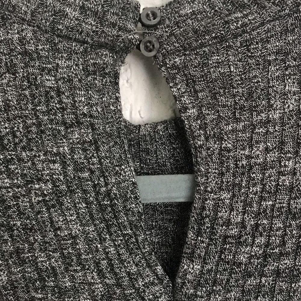 Simple tank top - Picture 3 of 3